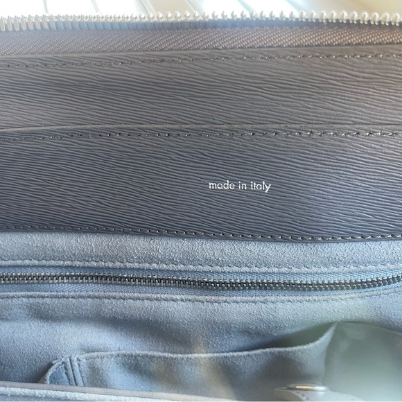 SENREVE maestro convertible backpack! shoulder bag
Lux AF 🩶🩶🩶🩶🩶🩶🩶🩶🔥 - Picture 12 of 15